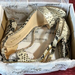 BAMBOO Rampage Black and Cream Snakeskin Heels Sz 11